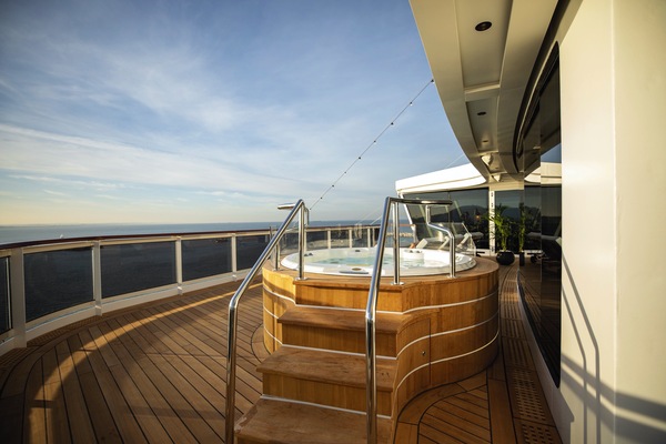 RSSC, Seven Seas Splendor, Regent Suite 5.jpg